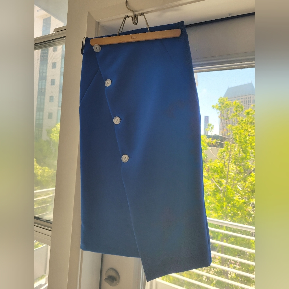 Asymmetrical skirt